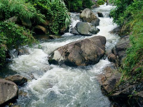 山涧流水