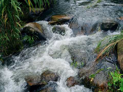 山涧流水