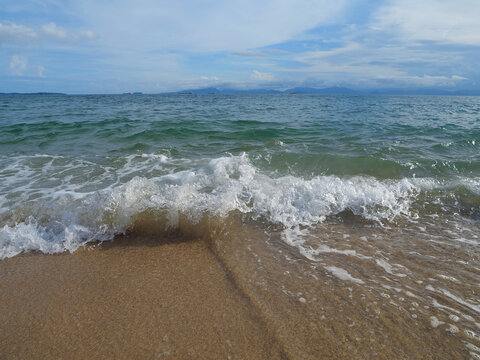 海滩海浪