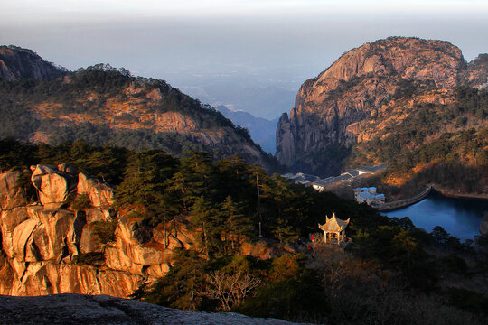 黄山远眺黄山黄昏