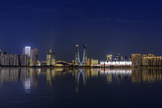 杭州奥体中心体育馆夜景灯光秀