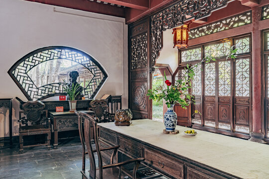 奇石插花装饰中式古典装修房间