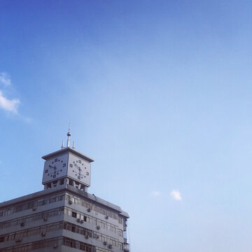 钟楼建筑蓝天