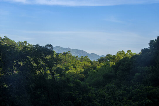 蓝天山岭山林