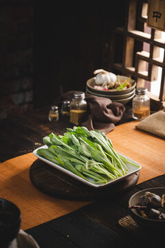 复古农家菜汤锅野菜汤锅