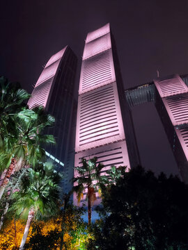 重庆朝天门来福士紫色夜景