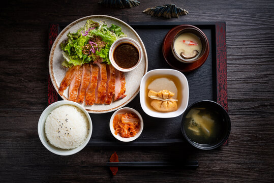 日式猪颈肉定食