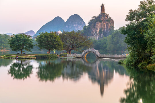 桂林穿山公園風(fēng)光