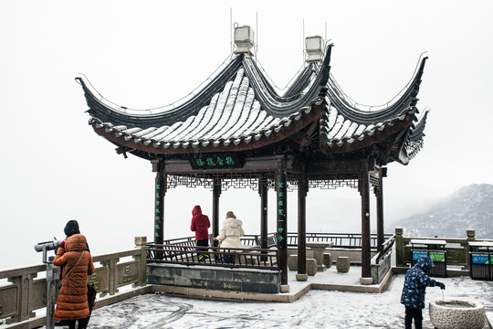 秦余积雪景点