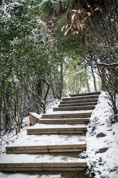 大阳山秦余积雪