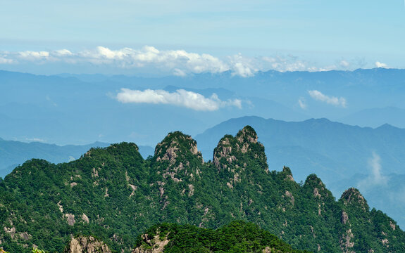 安徽黄山奇峰云海