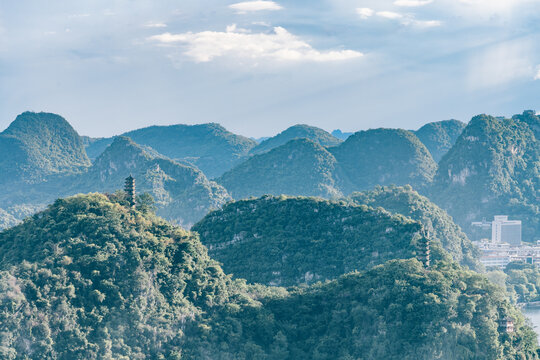 柳州喀斯特地貌山丘蟠龙山双塔