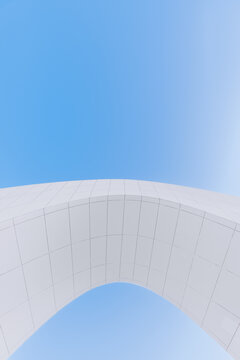 柳州柳东文化广场白色拱形建筑
