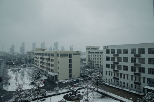 校园雪景俯拍