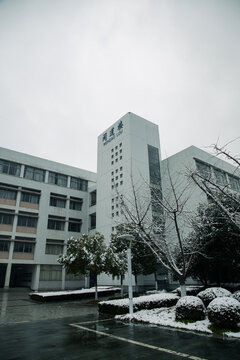 教学楼雪景