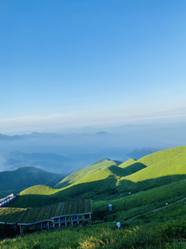 山顶群山云层