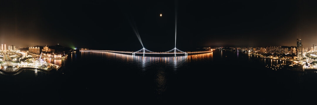 航拍星海湾大桥夜晚全景