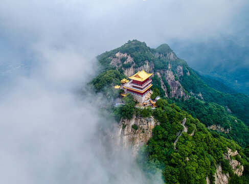 云雾缭绕秦岭终南山南五台