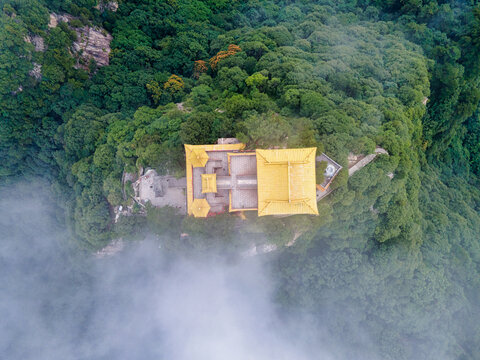 云雾缭绕秦岭终南山南五台