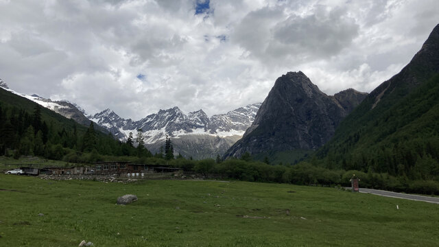 四姑娘山