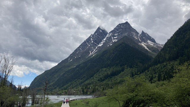 四姑娘山