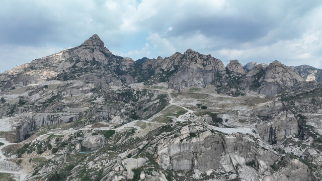 平度大泽山大理石矿坑