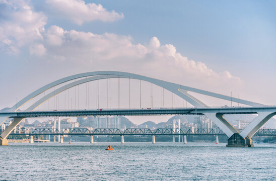 广西柳州广雅大桥和柳州铁桥