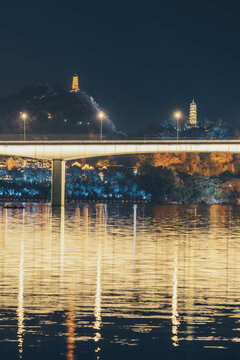 广西柳州文昌桥与蟠龙双塔夜景