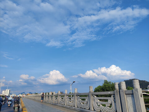 桂林蓝天白云