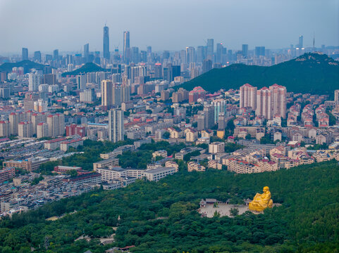 千佛山上航拍济南都市风光