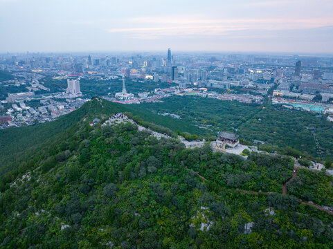 千佛山上航拍济南都市风光