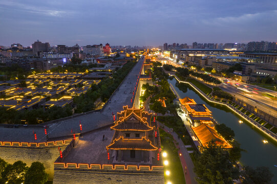 城墙夜景