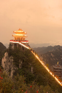 洛阳老君山玉皇顶夜景