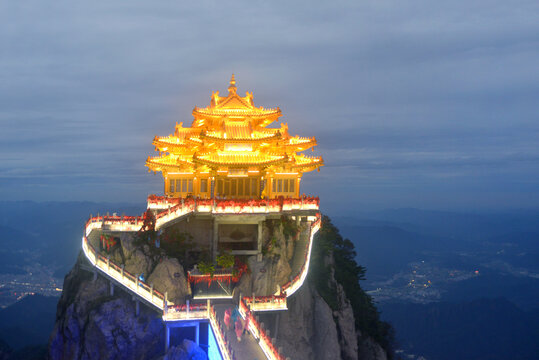 洛阳老君山金顶道观群金殿夜景