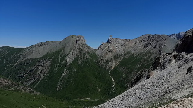 洛克之路沿途风景山路盘旋