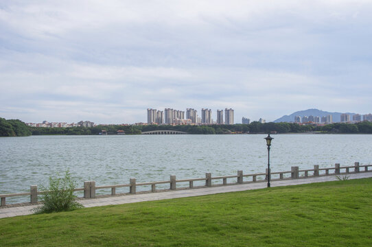 西湖湖畔风景