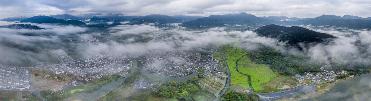 宏村云雾全景图