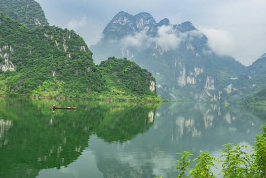 山水风景水面倒影