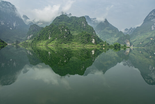 山水风景湖面倒影