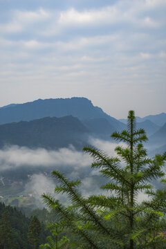 蓝天白云山景