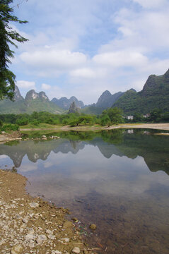 山景水面倒影