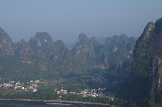 喀斯特地貌山景