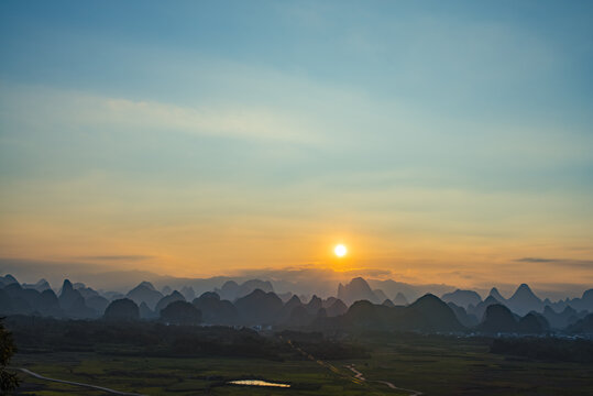 日出日落山景