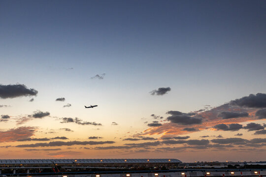 机场日落夕阳
