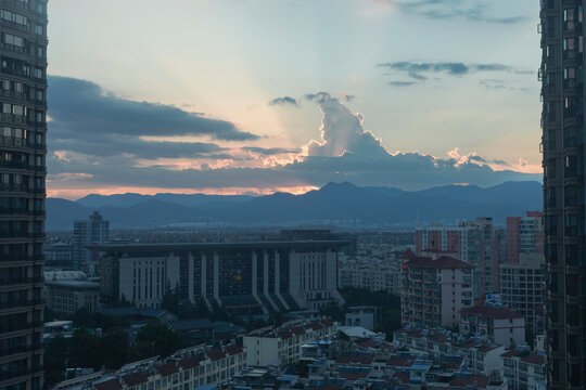 云南昆明日落晚霞城市风景