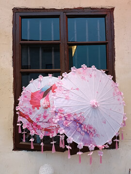 木窗纸伞
