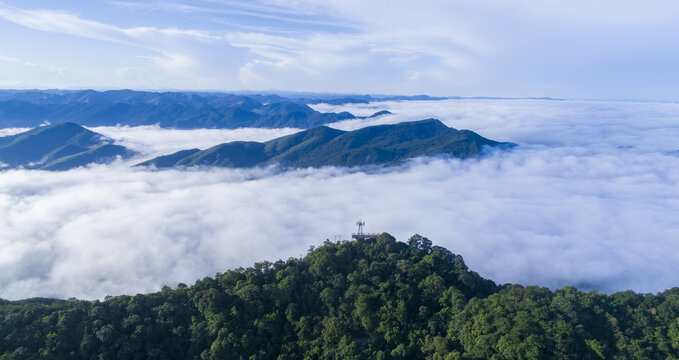 派阳头云海美景