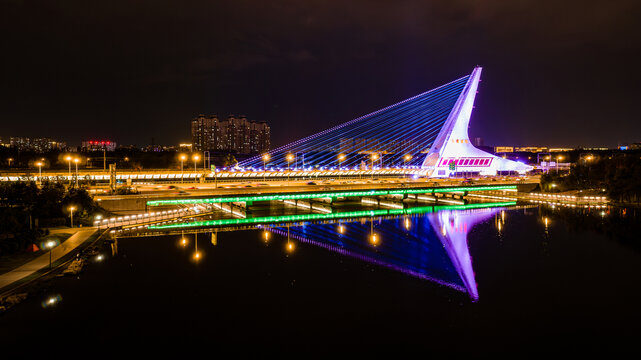 夏季的中国长春卫星大桥夜景