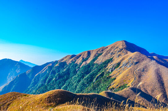 高山秋景