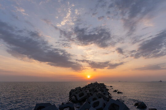 渤海日出朝霞